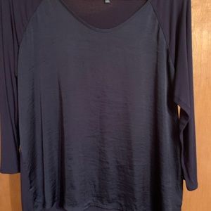 Good used condition 100% polyester in front, and 95%rayon, 5%rayon in back